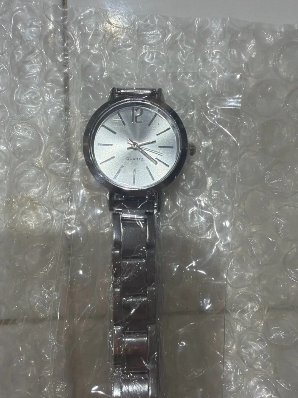 Silver Men's Quartz Bracelet Watch - Sleek Metal Design